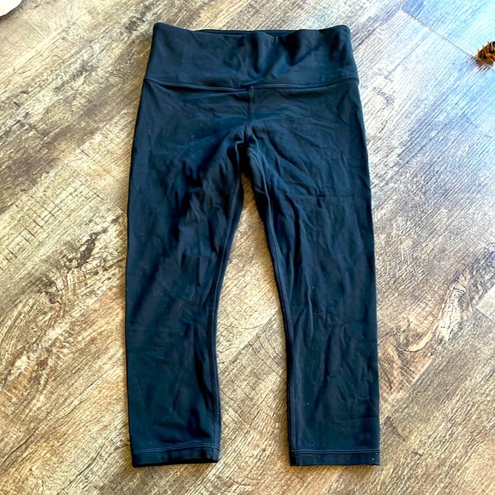 Athleta elation capri with powervita fabric